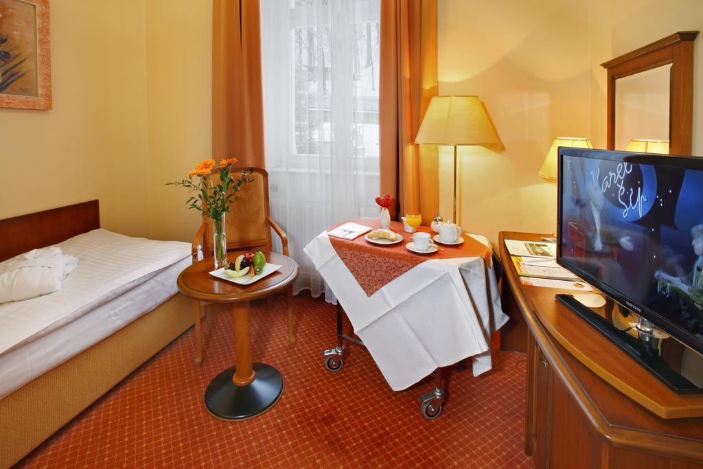 Ensana Centralni Lazne - Maria Spa Mariánské Lázně Rum bild